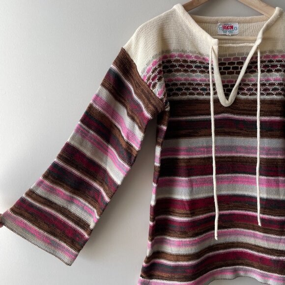 VINTAGE | Late 60's Woodward's Beacon Bell Sleeve Sweater - Picture 3 of 13